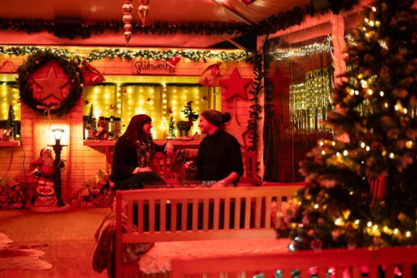 1187-Dock10-Weihnachtsmarkt-Paerchen