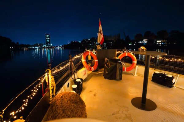 huettenzauber-berlin-weihnachten-schifffahrt-event-berlin-arcona-8